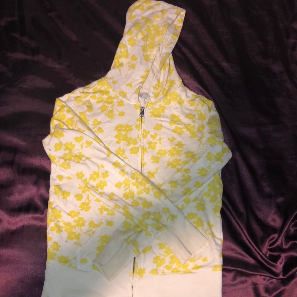 Yellow floral jacket 💛🏵!